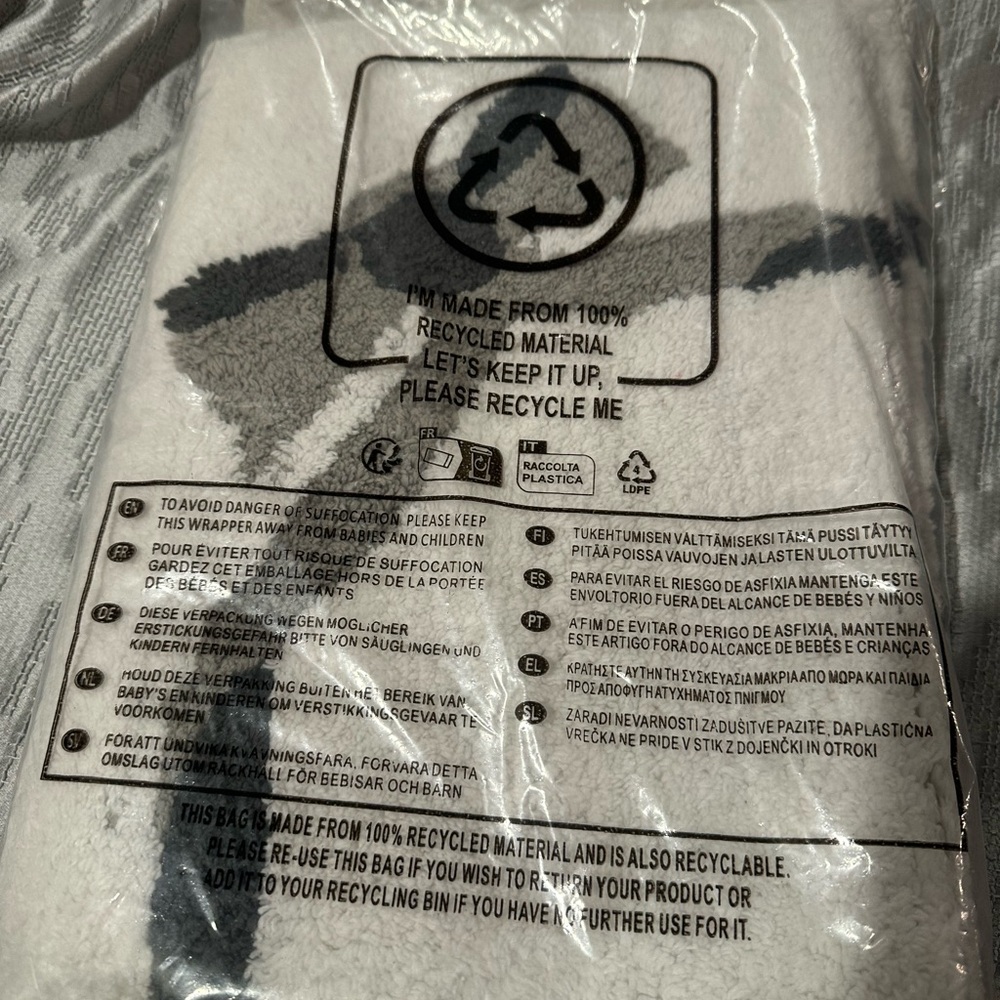 urban outfitters Lacey bows gray and white bathmat new in package - Picture 2 of 3
